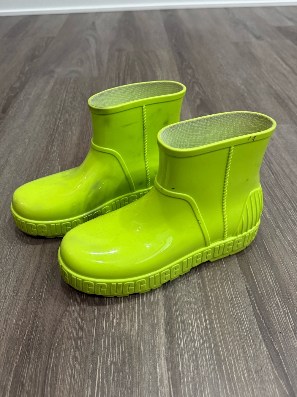 UGG’s Neon Green Waterproof Rain Boots - Picture 2 of 12